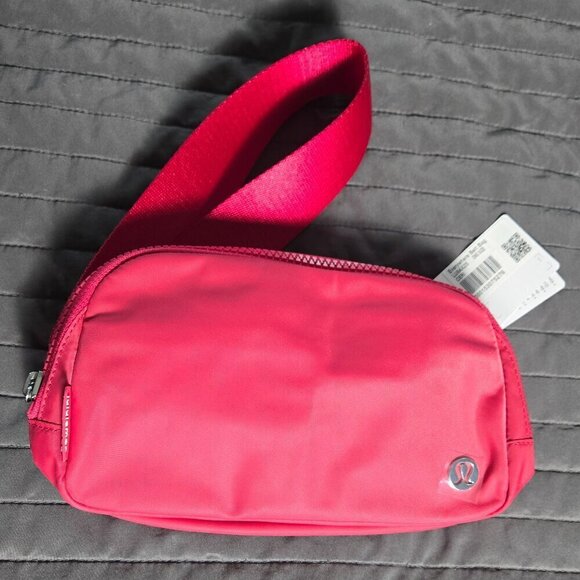 NWT Lululemon Everywhere Belt Bag 1L - Cherry Mist - Picture 3 of 6